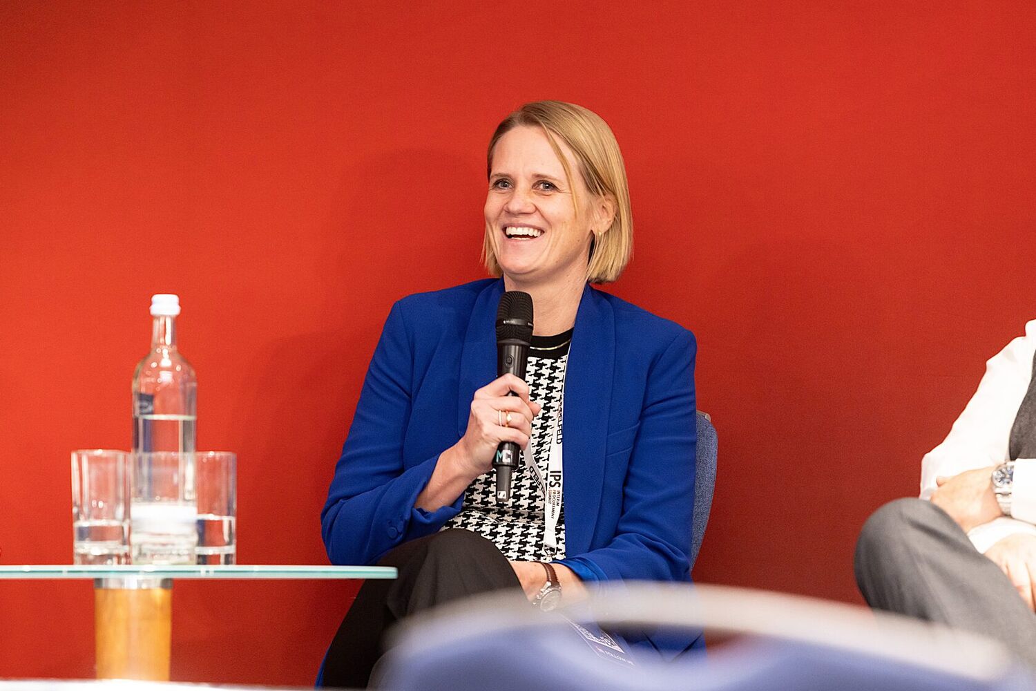 Fireside-Gespräch auf der Bühne des Interim Procurement Summit
